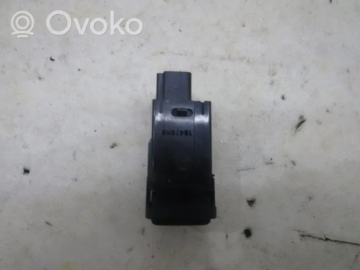 Nissan X-Trail T32 Central locking switch button 16426MN