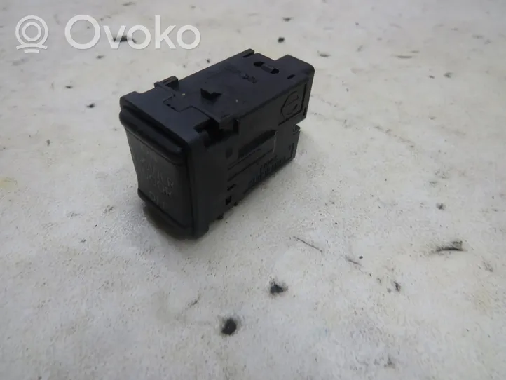 Nissan X-Trail T32 Central locking switch button 16426MN