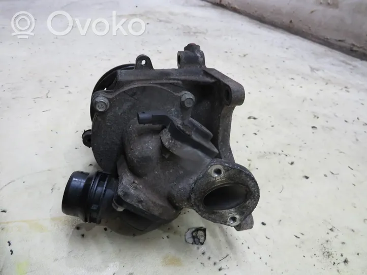 Opel Zafira C Water pump 55490715