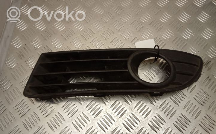 Volkswagen Polo IV 9N3 Priešrūkinio žibinto apdaila/ grotelės 6Q0853665E