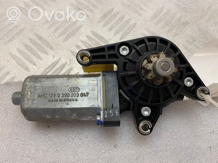 Ford Mustang VI Motorino di regolazione del sedile 0390203047