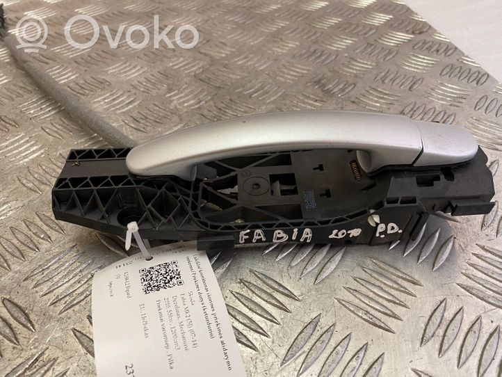 Skoda Fabia Mk2 (5J) Front door exterior handle/bracket 5N0837885H