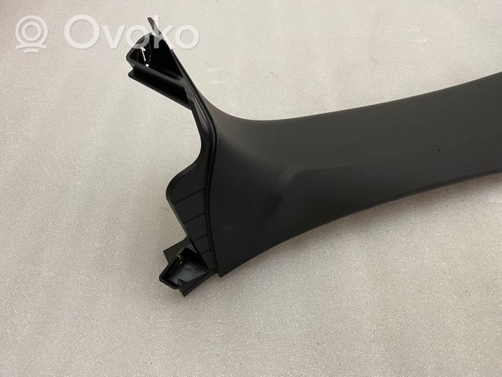 Maserati Levante Rivestimento laterale del portellone posteriore/bagagliaio 670040404