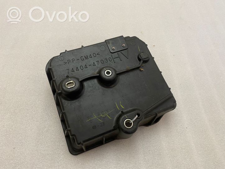 Toyota C-HR Boîte de batterie 7440447030