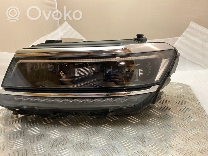 Volkswagen Tiguan Lampa przednia 5NC941081A