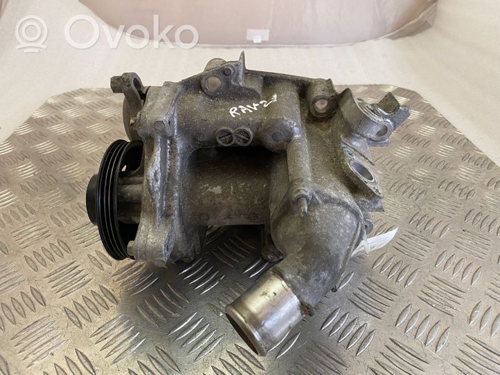 Toyota RAV 4 (XA40) Pompe de circulation d'eau 2241000432