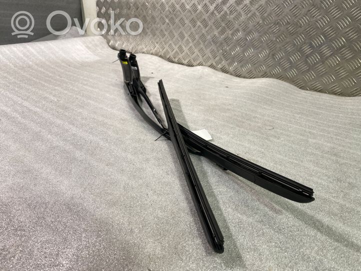 Hyundai Santa Fe Front wiper blade arm 