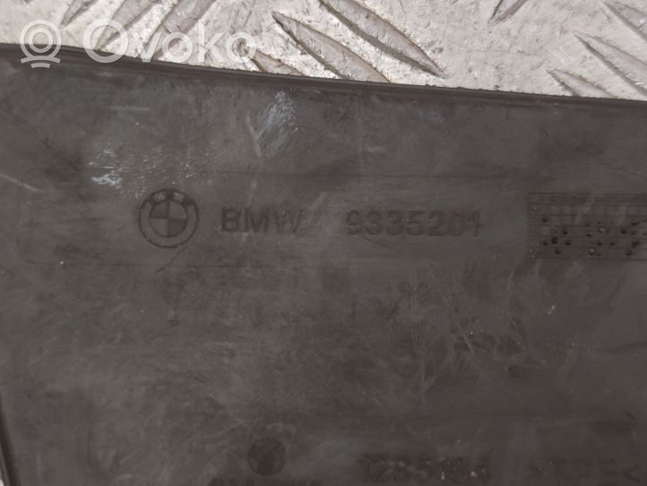 BMW X1 F48 F49 Keskikonsolin vetolaatikon/hyllyn alusta 9335201