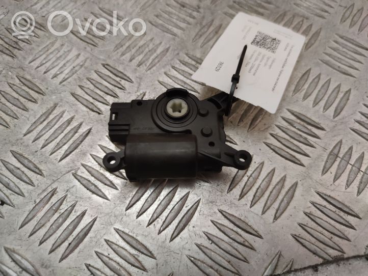 Volkswagen Tiguan Oro sklendės varikliukas 5Q0907511L