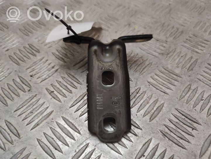 Opel Mokka Rear door lower hinge 