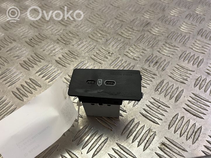 Volvo XC60 USB-pistokeliitin 31682676