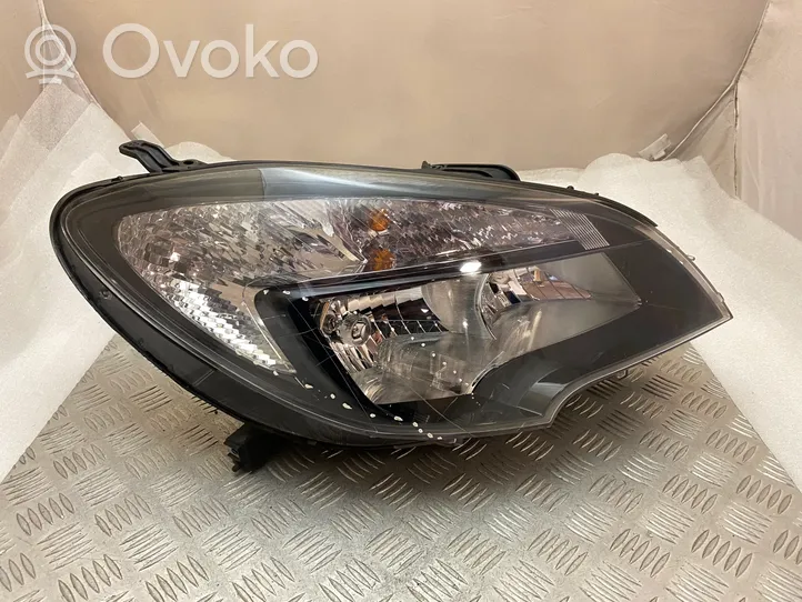 Opel Mokka Lampa przednia 42435928