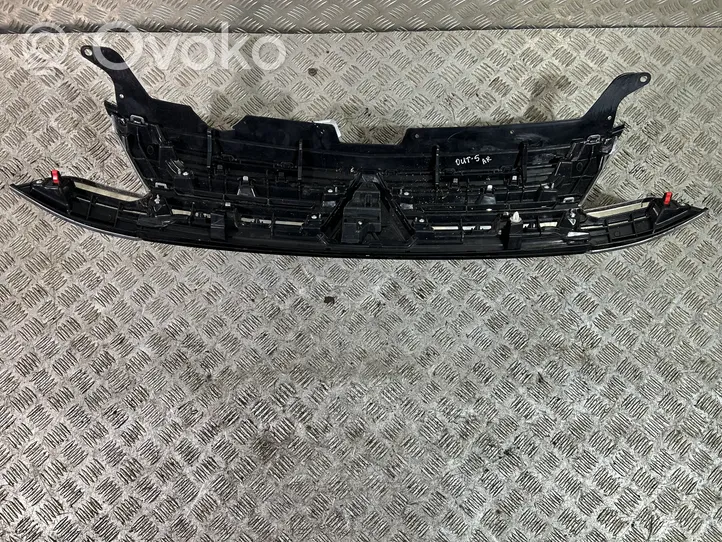 Mitsubishi Outlander Front bumper upper radiator grill 