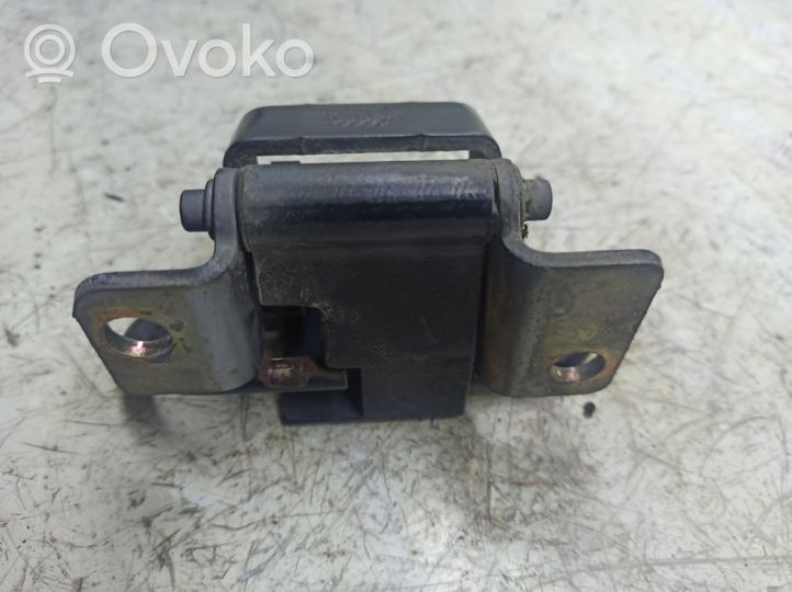 Audi A4 S4 B5 8D Takaoven alasarana 8D0833412C