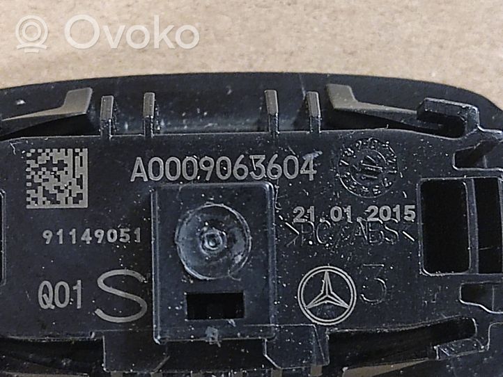 Mercedes-Benz C W205 Altre luci abitacolo A0009063604