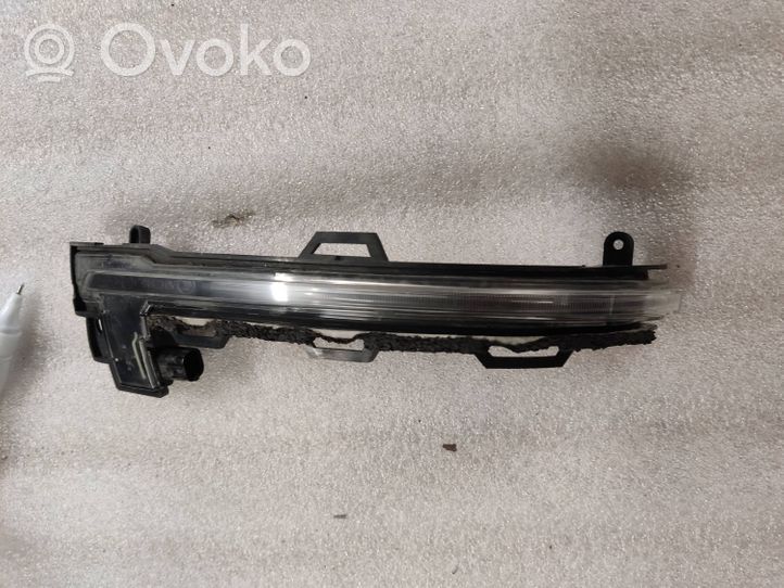 BMW X5 F15 Поворотный фонарь в зеркале 0292412011