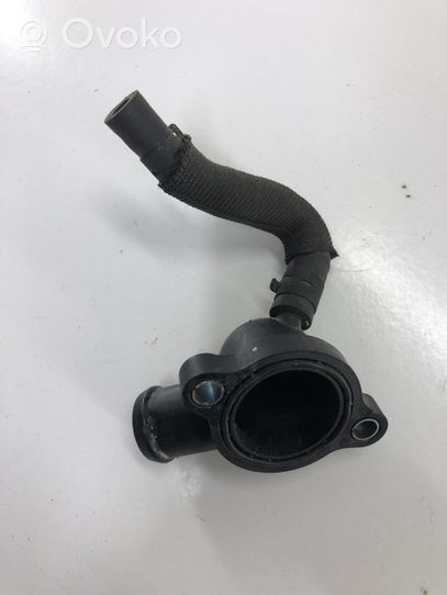 Volkswagen Tiguan Tubo flessibile del liquido di raffreddamento del motore 04L121131AA