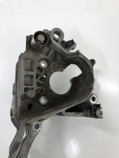 Audi A6 S6 C7 4G Staffa di montaggio del compressore dell’A/C 04L903143D