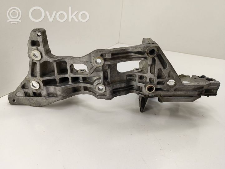 Volkswagen Golf VII Generator/alternator bracket 04L903143B