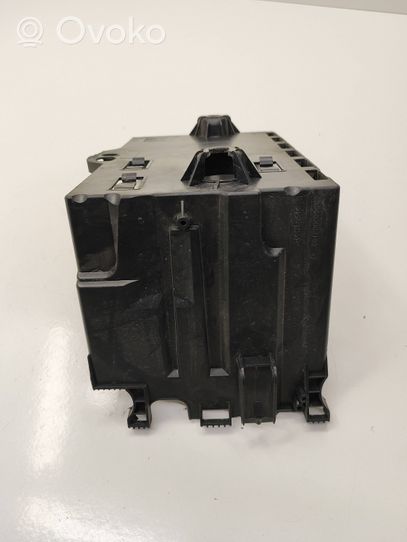 Peugeot 5008 Boîte de batterie 9689002180