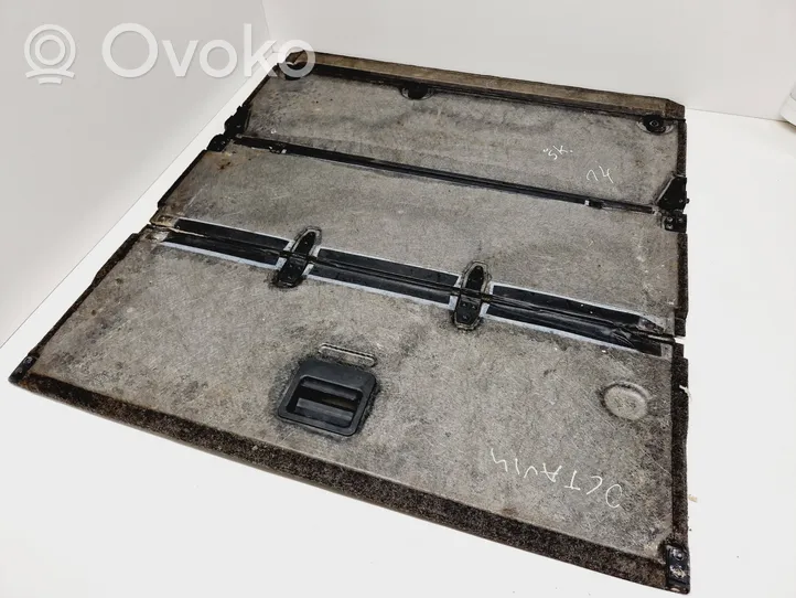 Skoda Octavia Mk3 (5E) Revestimiento de alfombra del suelo del maletero/compartimento de carga 
