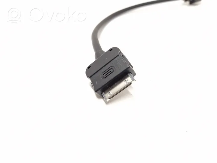 Mercedes-Benz CLS C218 X218 Prise interface port USB auxiliaire, adaptateur iPod A0028272104