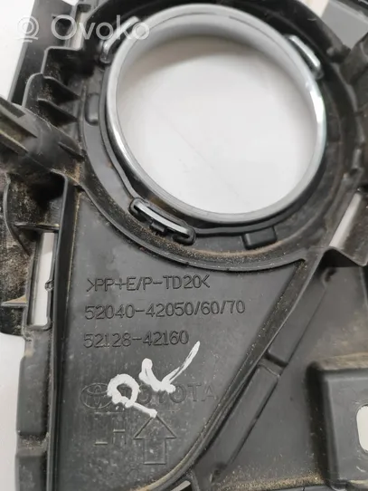 Toyota RAV 4 (XA40) Priešrūkinio žibinto apdaila/ grotelės 5212842160
