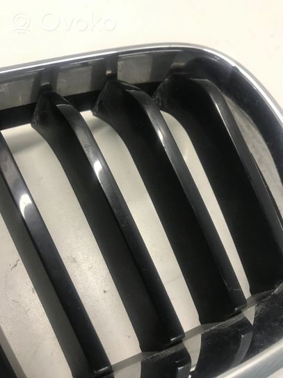 BMW 2 F22 F23 Grille calandre supérieure de pare-chocs avant 7295522