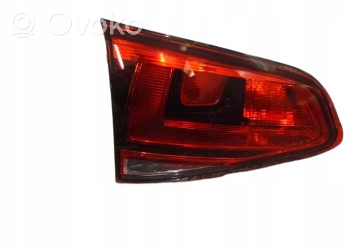 Volkswagen Golf VII Lampy tylnej klapy bagażnika 5G0945093F