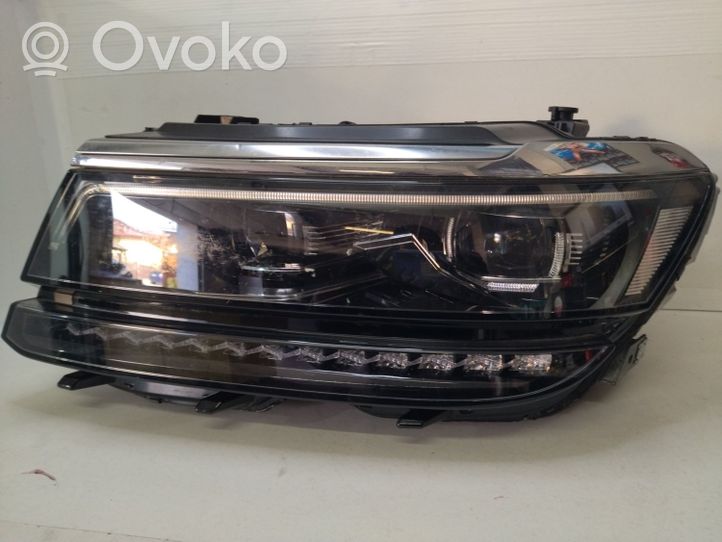 Volkswagen Tiguan Lampa przednia 5NB941081