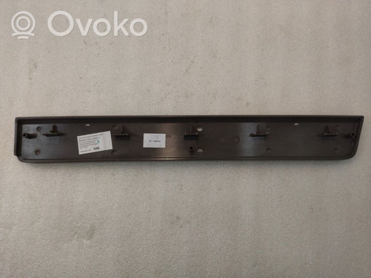 Volkswagen Touareg I Front door trim bar 7L6853071