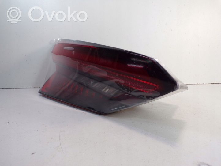 Audi A5 Lampy tylnej klapy bagażnika 8W6945093K