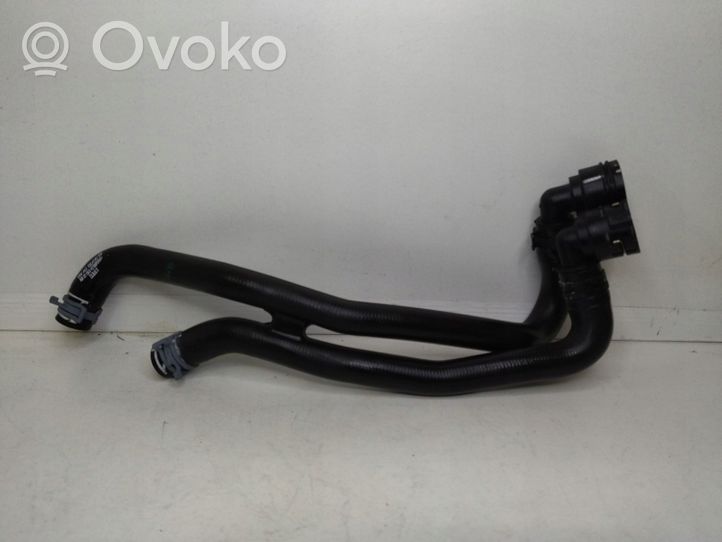 Volkswagen Golf VIII Tubo flessibile del liquido di raffreddamento del motore 5Q0121156D