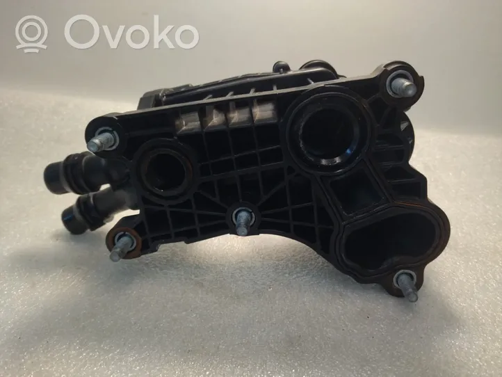 Volkswagen PASSAT B8 Termostat / Obudowa termostatu 05L121111Q