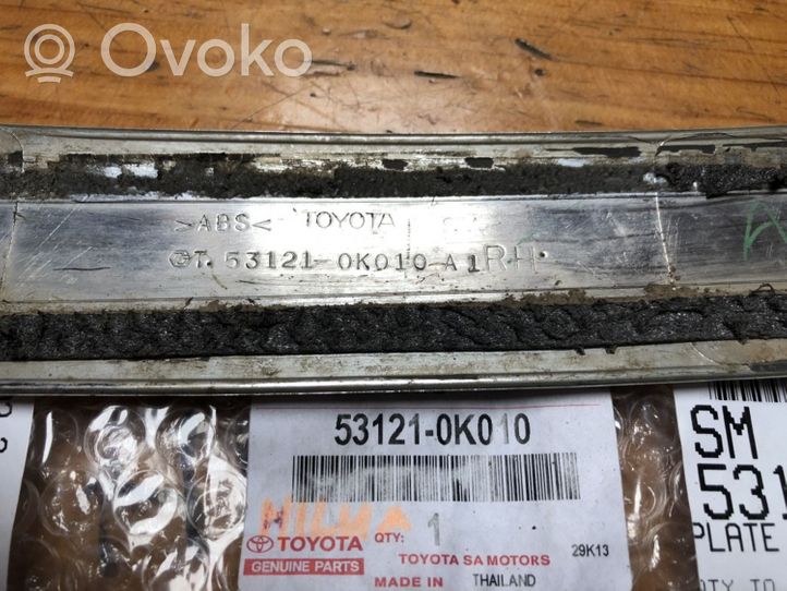 Toyota Hilux (AN10, AN20, AN30) Grille calandre supérieure de pare-chocs avant 531210K010