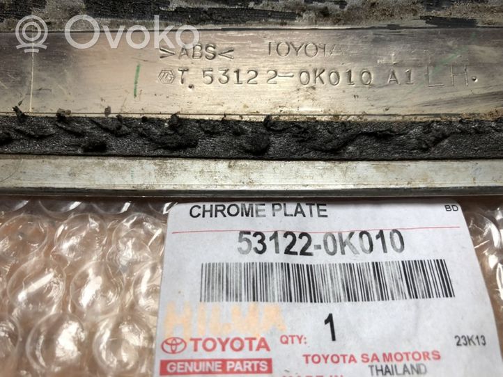 Toyota Hilux (AN10, AN20, AN30) Etupuskurin ylempi jäähdytinsäleikkö 531220K010