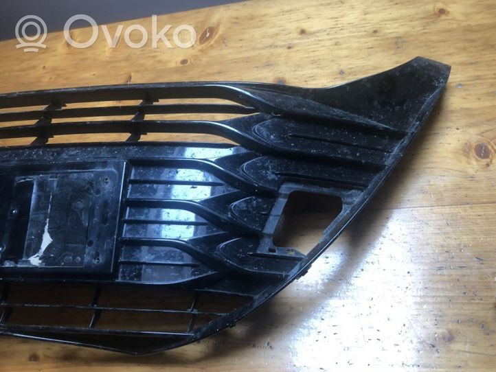 Toyota Yaris Etupuskurin alempi jäähdytinsäleikkö 531120D130