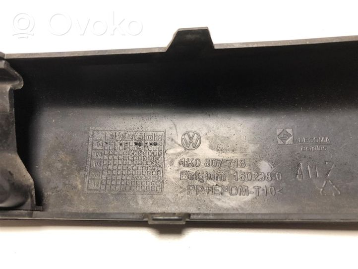 Volkswagen Golf V Modanatura separatore del paraurti anteriore 1K0807718