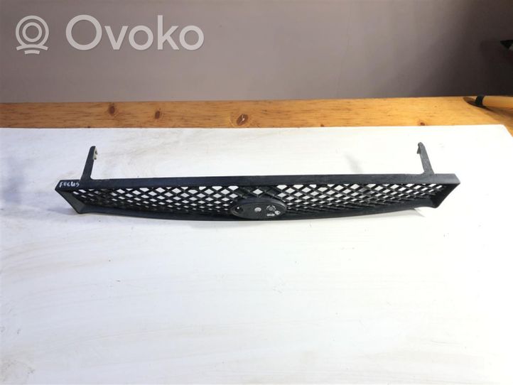 Ford Focus Grille calandre supérieure de pare-chocs avant 98AB8200C