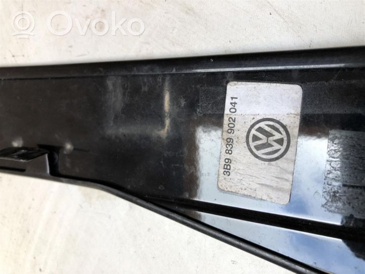 Volkswagen PASSAT B5.5 Rivestimento modanatura del vetro della portiera posteriore 