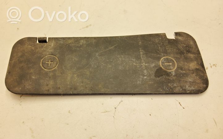 Audi A4 S4 B5 8D Coperchio/tappo della scatola vassoio della batteria 8D1819422