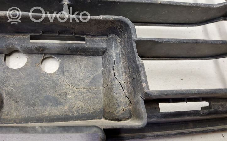 Toyota Hilux (AN120, AN130) Grille inférieure de pare-chocs avant 531120K130