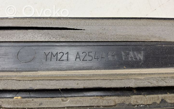 Volkswagen Sharan Listwa drzwi tylnych 7M3853526