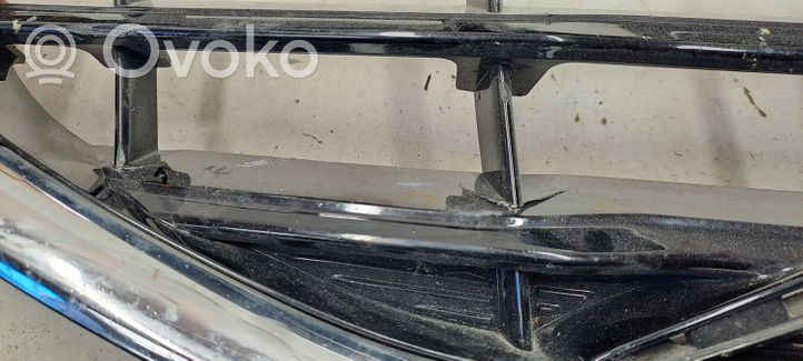 Volvo V40 Etupuskurin ylempi jäähdytinsäleikkö 31283764