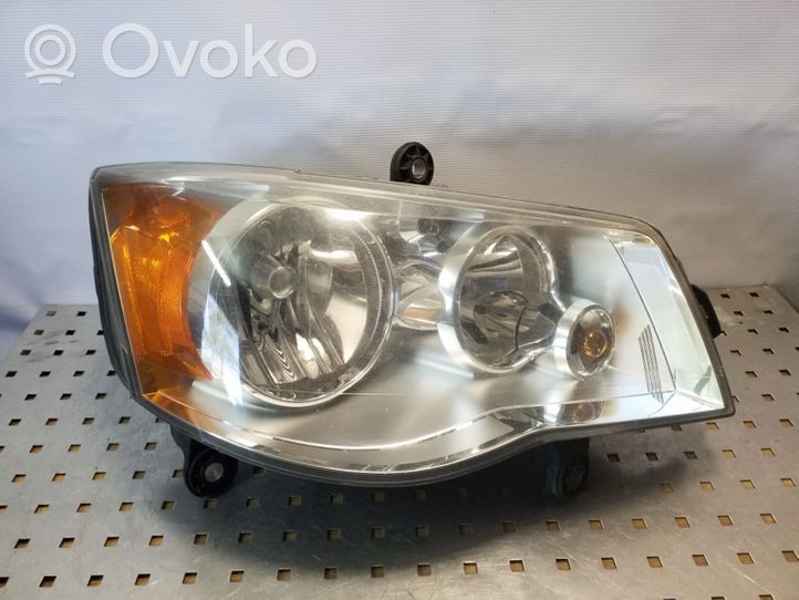 Chrysler Grand Voyager V Lampa przednia 05113340AD