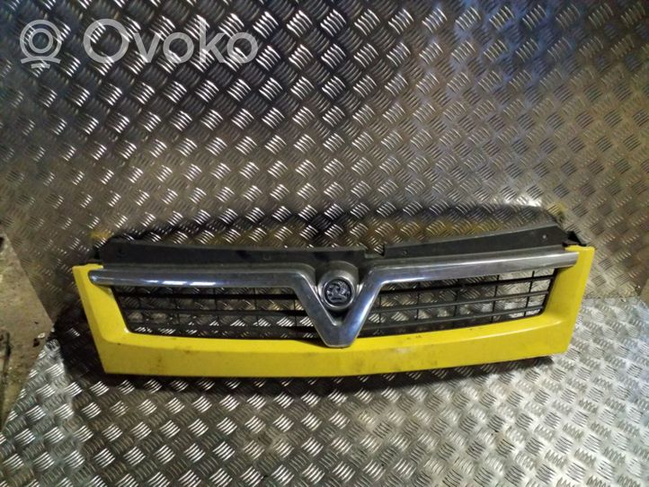 Opel Movano A Griglia superiore del radiatore paraurti anteriore 8200233759