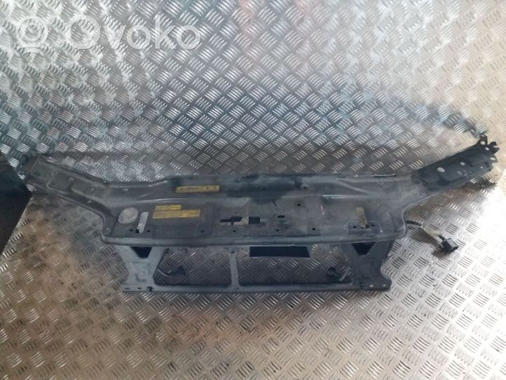 Volvo V70 Ylempi jäähdyttimen ylätuen suojapaneeli 