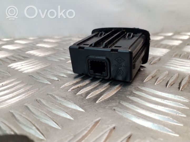 Opel Vivaro AUX in-socket connector 280230005R