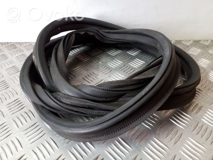 Mitsubishi Grandis Trunk rubber seal (body) 