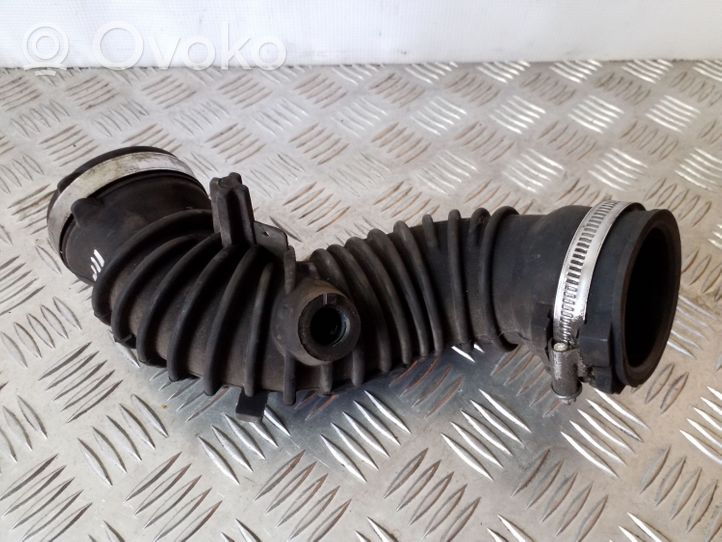 Opel Vivaro Turbo air intake inlet pipe/hose 